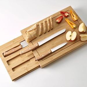 Planche en bambou avec rainure et plateau coulissant incluant 3 couteaux personnalisable