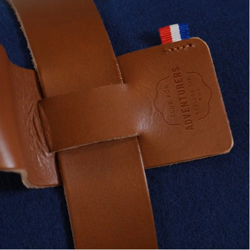 image du produit Plaid made in France livré avec sangle de portage en cuir