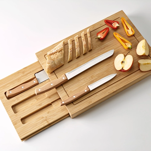 image du produit Planche en bambou avec rainure et plateau coulissant incluant 3 couteaux